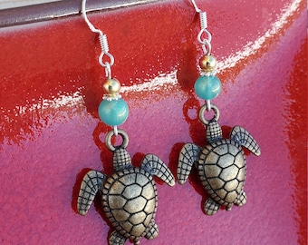 Orecchini tartaruga marina verde e oro, orecchini in argento sterling penzoloni verde tartaruga marina, orecchini in sterline tartaruga marina, orecchini di tartaruga marina