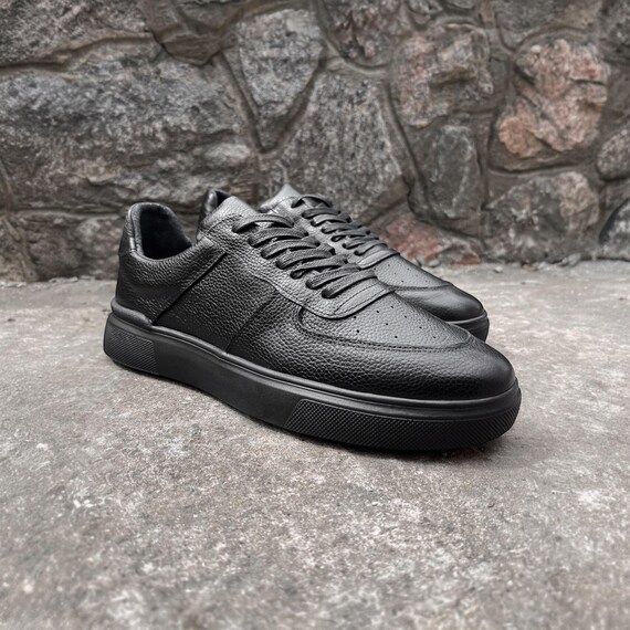 Premium Leather Running Shoes | Handcrafted Low-top Trainers  display picture 3
