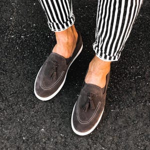 Luxorius Herrloafers i Mocka med Tofsar | Snygga Herrskor i Premium Läder | Eleganta Äkta Läderskor för Bröllop | Skor Present Brown suede