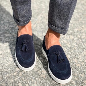 Luxorius Herrloafers i Mocka med Tofsar | Snygga Herrskor i Premium Läder | Eleganta Äkta Läderskor för Bröllop | Skor Present Blue suede