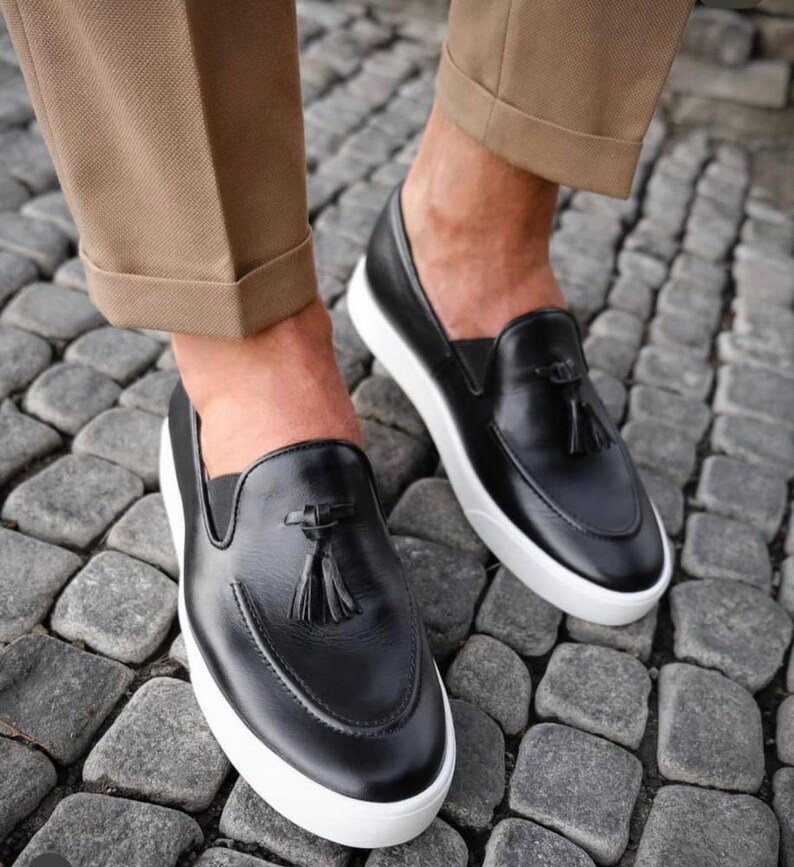 Luxorius Herrloafers i Mocka med Tofsar | Snygga Herrskor i Premium Läder | Eleganta Äkta Läderskor för Bröllop | Skor Present Black/white sole