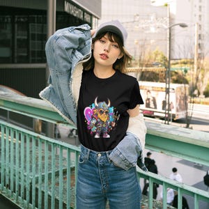 Camiseta unisex con grafiti de Odín, camiseta con personaje vikingo de dibujos animados, camiseta con gráfico de arte de grafiti, camiseta de estilo retro, camiseta con tridente de guerrero