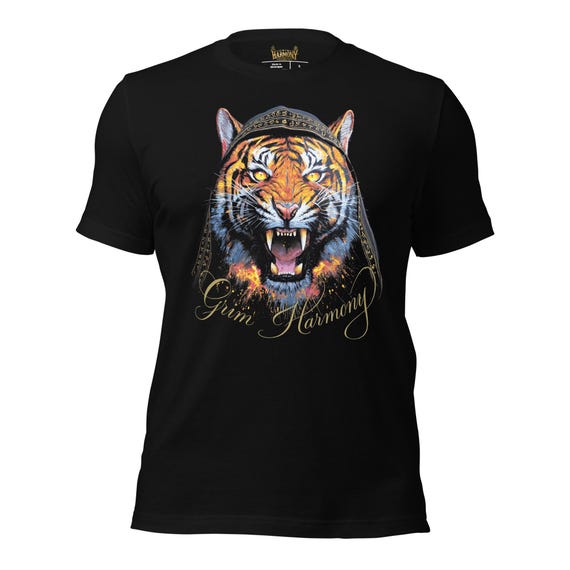 咆哮する虎Tシャツ：炎と獰猛な動物のアートが描かれたゴシック