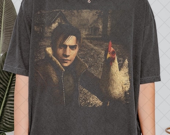 Comfortkleuren Vintage Resident Evil 4 Leon & Chicken-shirt, Leon S. Kennedy graphic T-shirt, survival-horror gamershirt, retro gaming-T-shirt