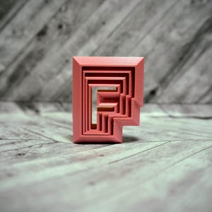 Mini juguete antiestrés personalizado con la letra F - Regalo personalizado - Inicial única - Impresión 3D - Fractal, desplazamiento, capas, apilado, expansión, geométrico, repetición