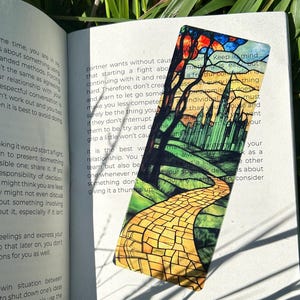 Wizard of Oz Bookmark – Handmade Oz Bookmark, Dorothy and Toto, Classic Movie Gift, Fantasy Book Lover Bookmark, Wizard of Oz Collectible