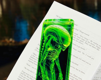 Alien Bookmark – Handmade UFO Bookmark, Sci-Fi Page Marker, Extraterrestrial Gift, Cosmic Book Lover Accessory, Alien Fan Gift for Reading