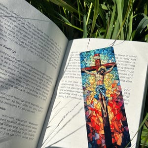 Jesus on the Cross Bookmark – Handmade Christian Bookmark, Religious Symbol Bookmark, Spiritual Gift for Believers, Faith and Prayer