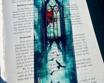 Segnalibro con cattedrale gotica e corvi, vetrate e cieli nebbiosi / arte gotica dark fantasy