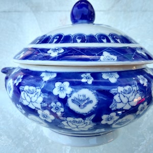 Vintage Chinoiserie Soup Tureen: Blue and White Koi Rice Bowl