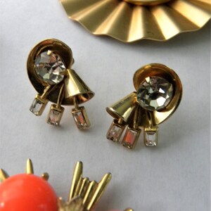 Vintage 50s Gold Nautilus Seashell Clip-On Earrings with Rhinestones Baguettes, Sea shell design Vintage