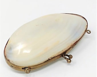 Clasp Closure Beautiful Antique Sea Shell Coin Purse in Silver Plated Frame Gift Box