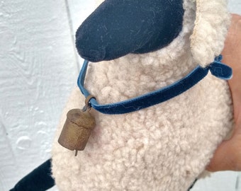 * antique sheep ✵ * 水色リボンと鈴をつけた小さな 羊さん antique sheep * 水色リボンと鈴をつけた小さな 羊さん