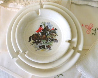 Equestrian Ashtray Fox Hunting Scene by Hyalyn, English Horse Riding Ashtrays, MCM Vintage Tobacciana, Equestrian Hounds Beagle Decor
