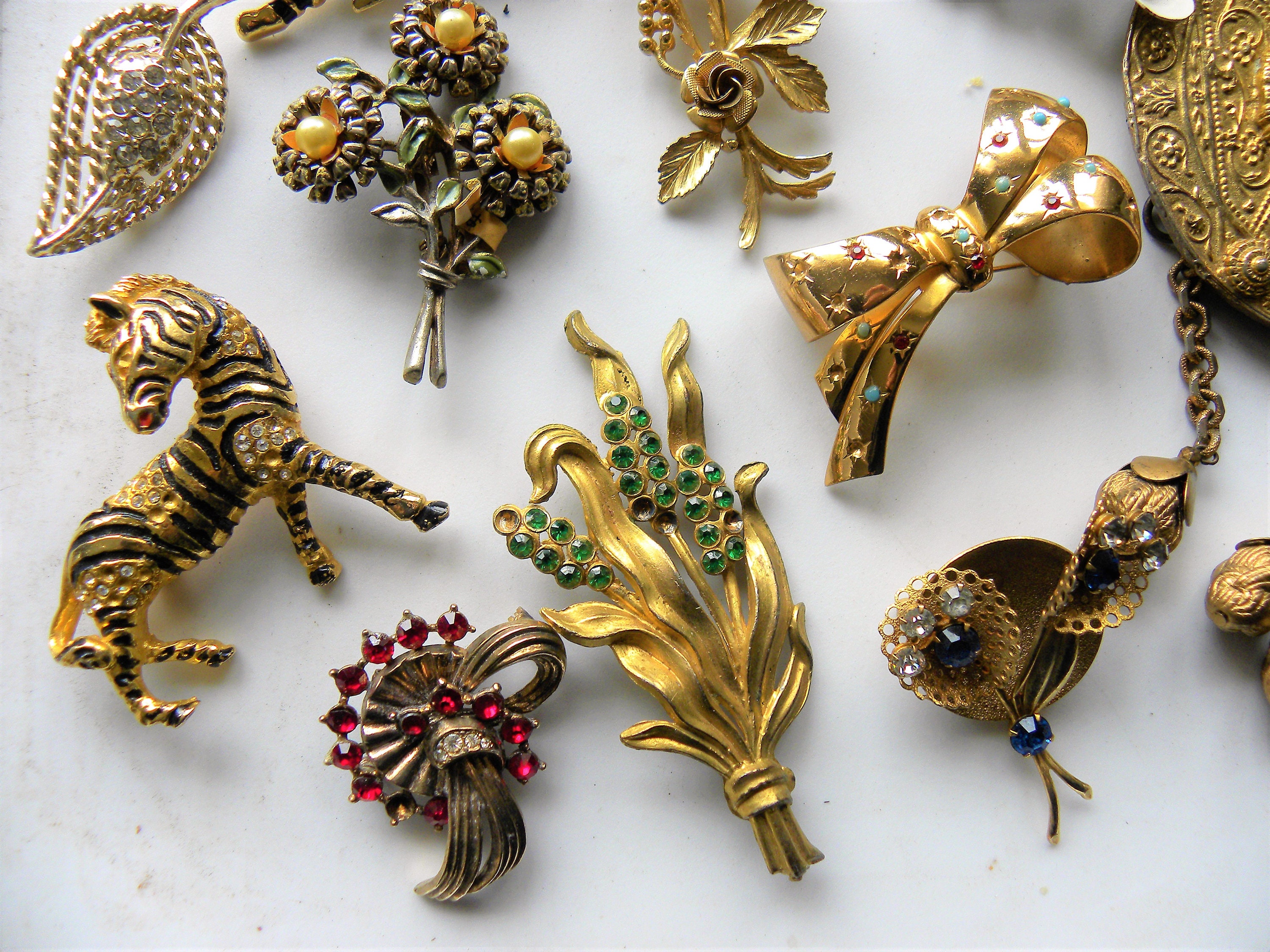 Broche Animalière Rétro Zèbre - Or émail Noir Et Cristal - Référence *3205 - Occasion - Bijou Vintage