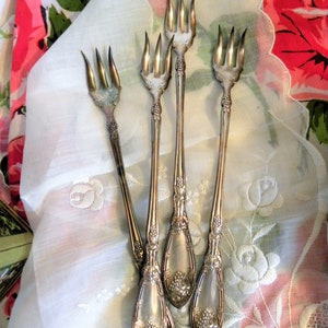 Antique Silverplate Oyster Forks, Rogers 1881 Silver Plated Crab Shell Forks, Antique Seafood Forks Set of 4