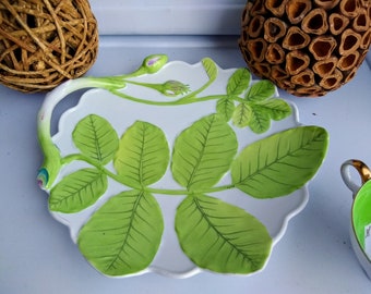 Majolica Leaf Wall Plate by Williamsburg Global Views, Majolica Leaf Collectible Hanging Wall Plate, Nature Lovers Gift