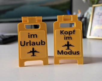 Geschenk für Mitarbeiter - lustiger Spruch für Kollegen - im Urlaub - Schild - Geschenke Mitarbeiter - Geschenke Kollegen - Büro - Office