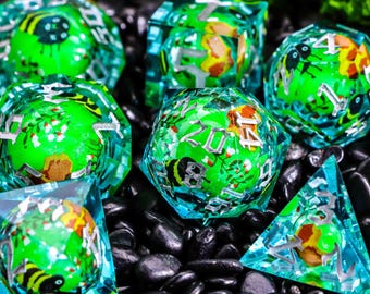 Green Bee Liquid Core DnD Dice Set for magic game, Crystal Dice Set D&D Dice D20 for RPG, Moon Star DND Dice Set of 7 for RPG, Planet Dice