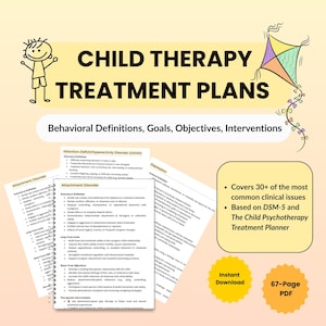 以下が含まれることがあります： 「Child Therapy Treatment Plans」というタイトルのデジタルダウンロード。テキストには「Behavioral Definitions, Goals, Objectives, Interventions」が含まれています。画像には、漫画の子供、凧、臨床上の問題と治療計画のリストが描かれています。