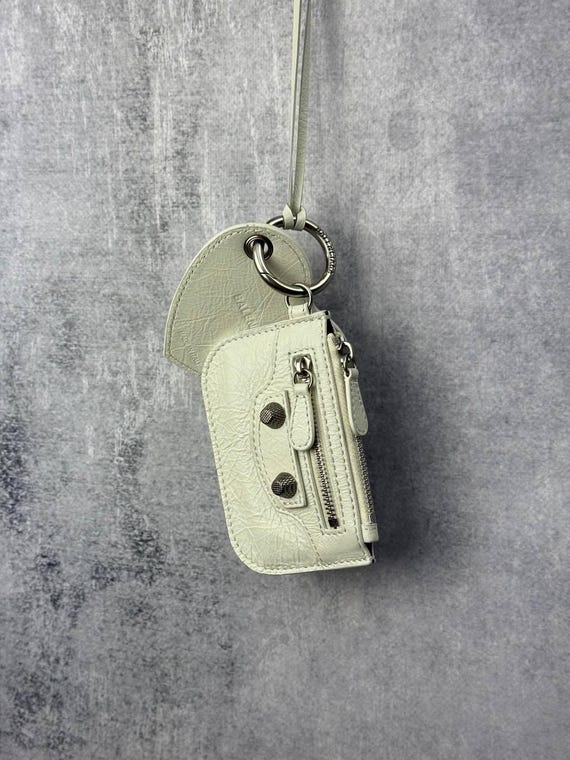 バレンシアガ　ハート　ミラー　キーホルダー Balenciaga Le Cagole Black Heart Mirror Charm/keychain - Etsy