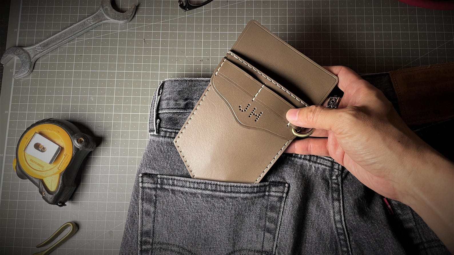 Leathercraft for Beginners: DIY Personalized Pocket Protector (easy ...