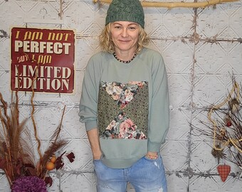 Upcycled Patchwork Sweatshirt: Kreolka Green Floral Quilt, Oversized L-XL