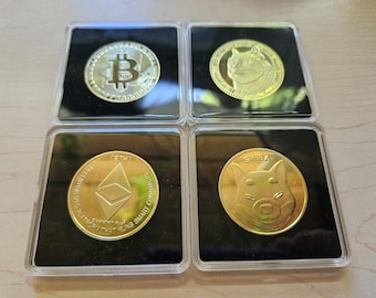 Ensemble de jetons cryptographiques plaqués or : Bitcoin, Ethereum, Shib, Doge