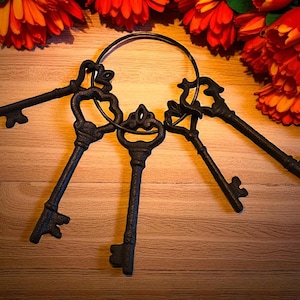 large vintage style cast iron Keys with ring holder | home decor | rustic barn | homestead