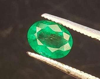 0.58CT Vivid Green Swat Emerald: Natural Gemstone for Custom Jewelry