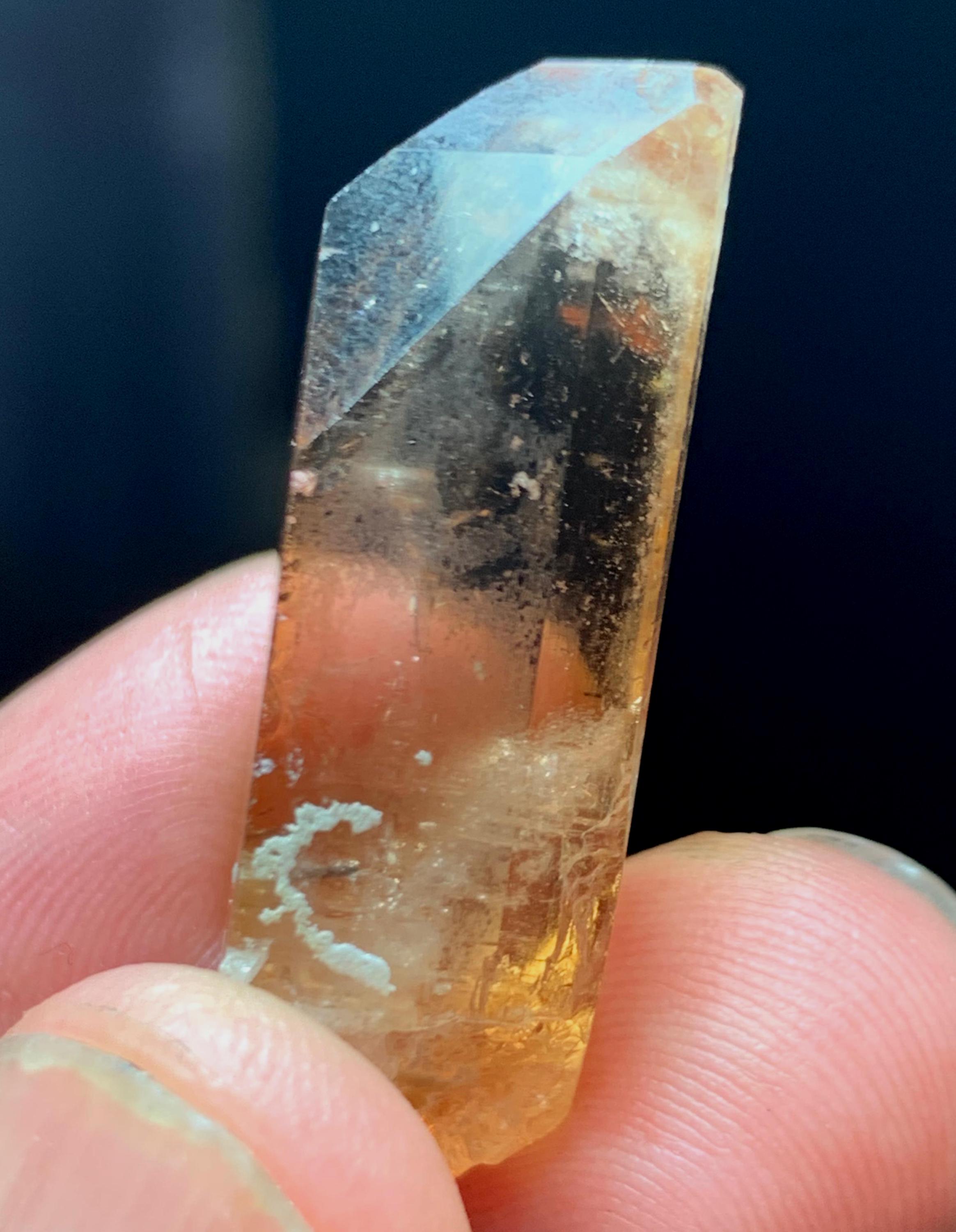 天然シェリートパーズ結晶標本 71カラット - ハラモッシュ