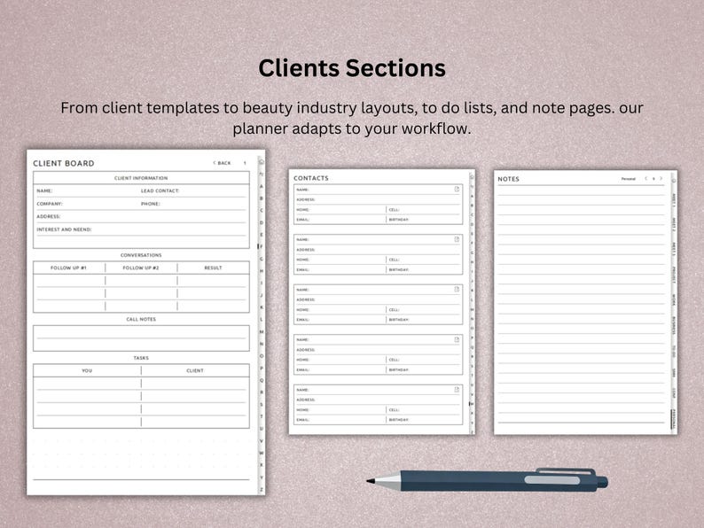 Pu&ograve; includere: Pagine di pianificazione digitale con sezioni clienti, tra cui informazioni sui clienti, contatti e note. Le pagine sono bianche con testo e linee nere. In basso c'&egrave; una penna blu scuro. Il testo recita "Sezioni clienti" e "Dai modelli clienti ai layout del settore della bellezza, alle liste di cose da fare e alle pagine di note. il nostro pianificatore si adatta al tuo flusso di lavoro."