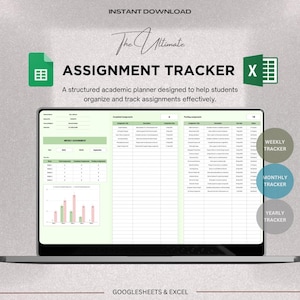 Puede incluir: Una pantalla de portátil muestra un rastreador de tareas digital. El texto dice "The Ultimate Assignment Tracker" con una descripción debajo. El rastreador está diseñado para ayudar a los estudiantes a organizar y realizar un seguimiento de las tareas. Incluye rastreadores semanales, mensuales y anuales.