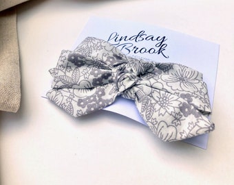 Liberty of London bows, Liberties London, little girl bows, bows for little girls, fabric bows, baby girl bows, ponytail bow, schoolgirl bow