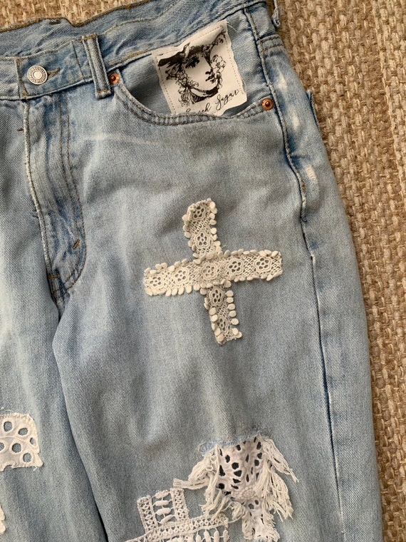Jeans Distressed Boyfriend con Croce Svizzera e Tessuto | Etsy Italia