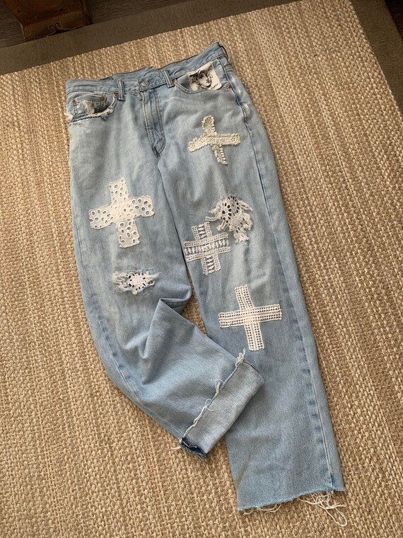 Jeans Distressed Boyfriend con Croce Svizzera e Tessuto | Etsy Italia