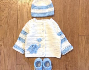 Handgemaakte set gehaakt babyvestje en slofjes