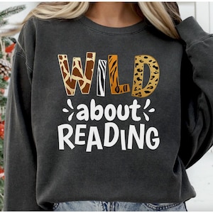 Wild über das Lesen Png, Leopard lesende Frauen Png, Wild lesen Png, Buchliebhaber Png, Bookaholic Png, Bücherwurm Png, Buch Digital Png Download