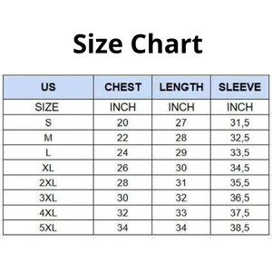 Puede incluir: Una tabla de tallas con medidas en pulgadas para pecho, largo y manga. Las tallas van de la S a la 5XL, con medidas de pecho de 50,8 a 86,36 cm, largos de 68,58 a 86,36 cm y largos de manga de 80 a 97,79 cm.