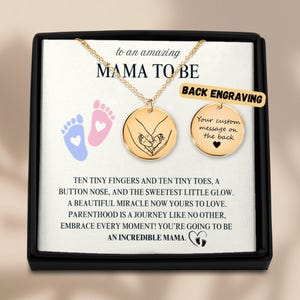 Collana per futura mamma, regalo personalizzato per la gravidanza, ciondolo inciso personalizzato, baby shower o primo gioiello per la festa della mamma con biglietto con messaggio