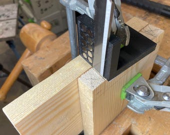 Magnetic Chisel Guide: 90 Degree Woodworking Mortise Jig