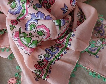 Sciarpa turca fatta a mano con pizzo ad ago: foulard in garza di cotone rosa con motivo floreale e bordo Oya.
