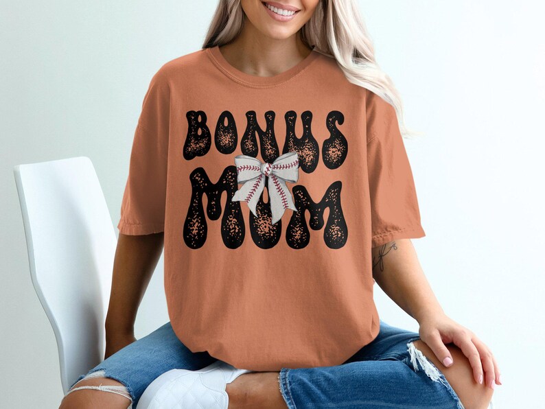 Bonus Mama Baseball T-Shirt, Kokette Bogen T-Shirt, Baseball Mama, Retro Mama Shirt, Muttertagsgeschenk, Baseball Liebhaber T-Shirt, Übergrößen erhältlich Yam