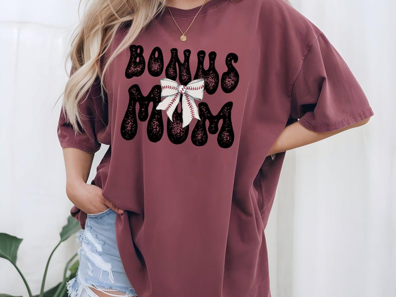 Bonus Mama Baseball T-Shirt, Kokette Bogen T-Shirt, Baseball Mama, Retro Mama Shirt, Muttertagsgeschenk, Baseball Liebhaber T-Shirt, Übergrößen erhältlich Vineyard