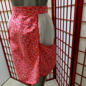 Super Cool 1950s Vintage Handmade Floral and Tulle Big Pocket Apron - Size Medium - Large