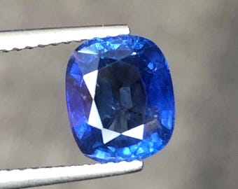 Natural Blue Sapphire from Srilanka 3.01 carat 8.8 x 7.5 x 4.8mm