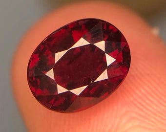 Natural Rhodolite Garnet from Africa 3.90 carat 9.5 x 7.46 x 5.75mm