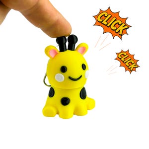 Mini Giraffe Stress Relief Clicker Keychain – Cute Animal Fidget Toy