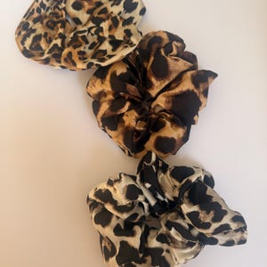 XL Leopard Print Scrunchie: Polyester Hair Accessory (12cm)