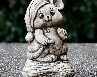 Standbeeld muis met hoed Steenmuis beeldje Tuinmuis decoratie Leuke dierensculptuur Outdoor muis Tuinornament Voordeurdecor:
